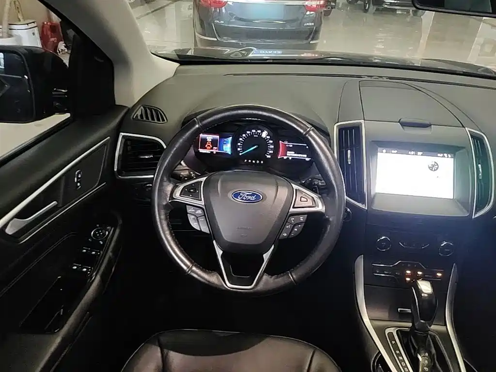 Ford Edge 2016 — фото 11