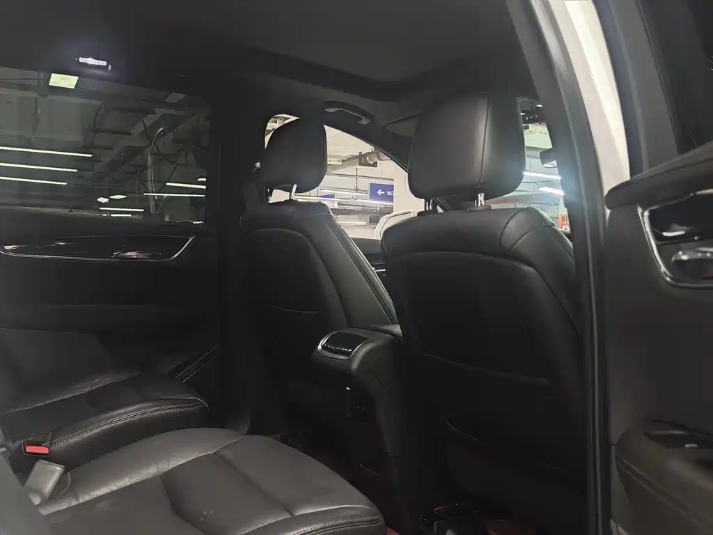 Cadillac XT6 2019 — фото 15