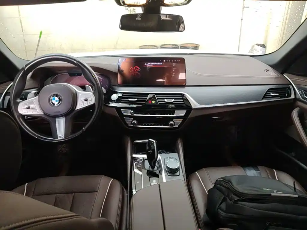 BMW 5 Series 2023 — фото 16