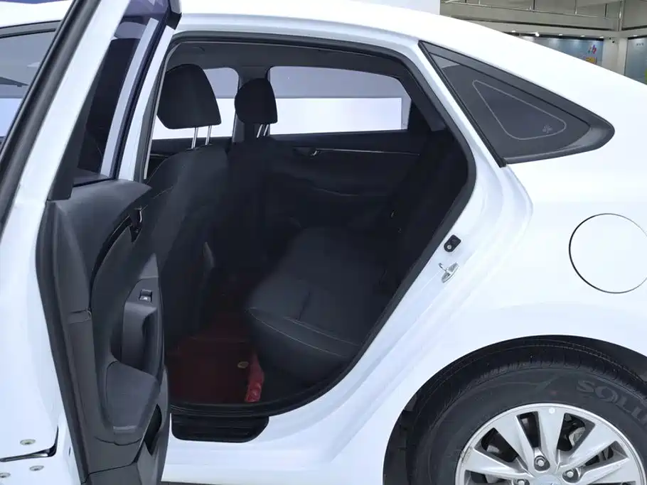 Hyundai Elantra 2022 — фото 11