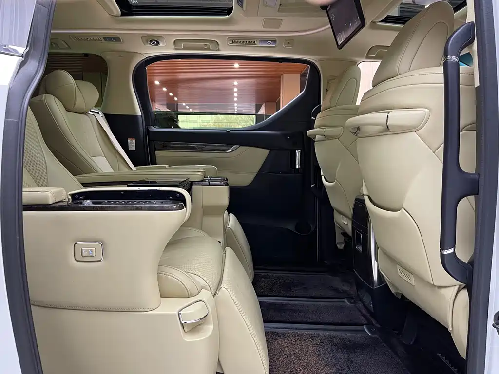 Toyota Alphard 2020 — фото 7