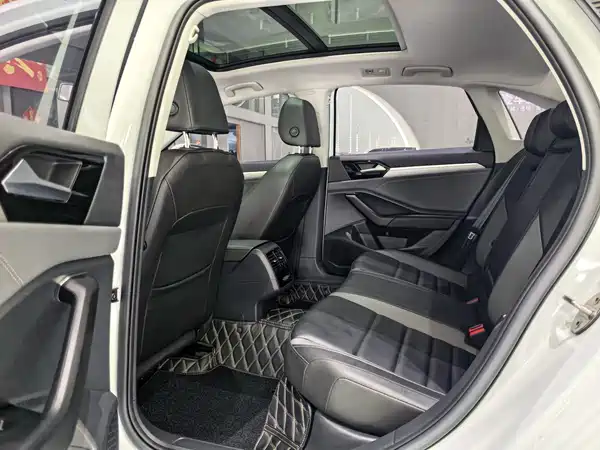 Volkswagen Sagitar 2021