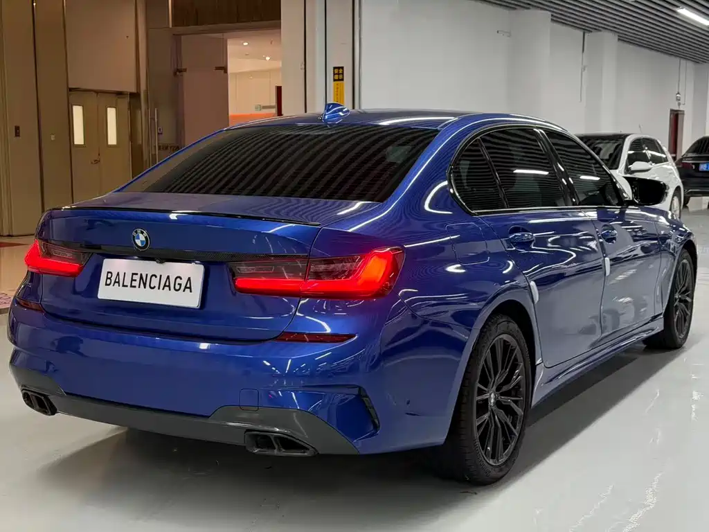 BMW 3 Series 2019 — фото 17