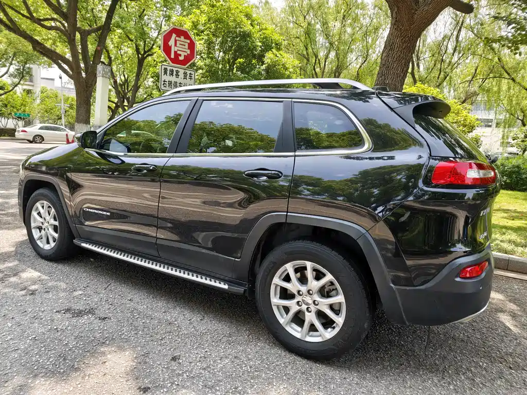 Jeep Cherokee 2017 — фото 6