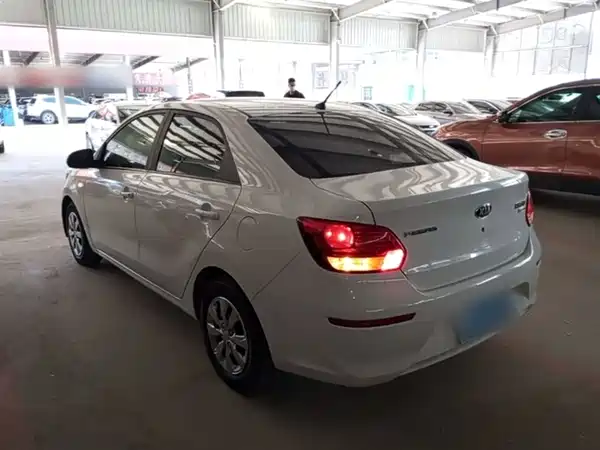 Kia Pegas 2017