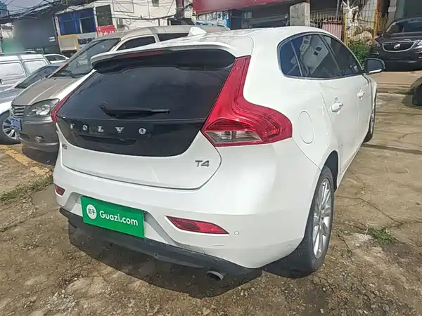 Volvo V40 2016