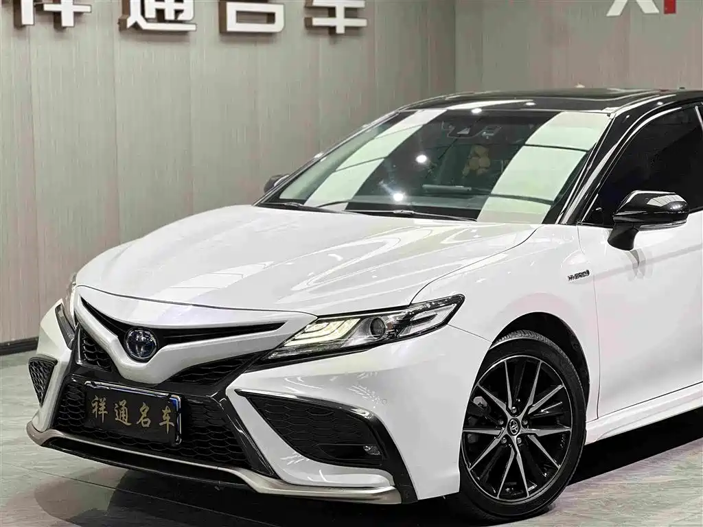 Toyota Camry 2021 — фото 2