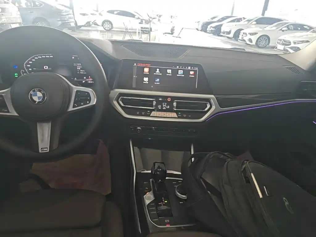 BMW 3 Series 2019 — фото 13