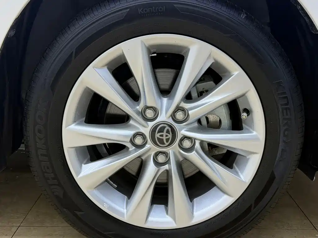 Toyota Corolla 2023 — фото 25