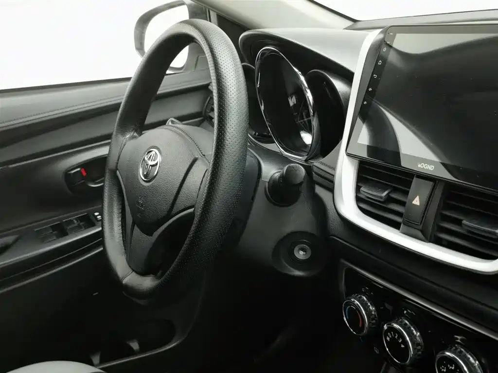 Toyota Yaris L 2020 — фото 22