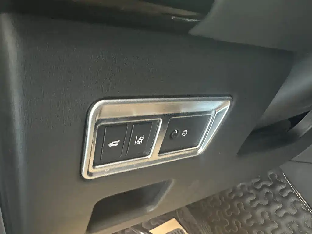 Land Rover Discovery 2017 — фото 16