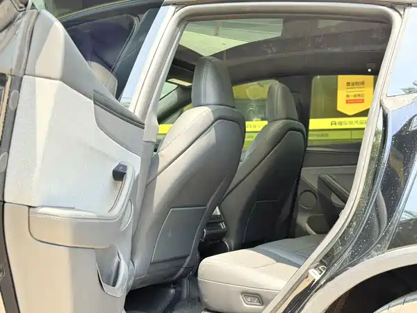 Tesla Model Y 2026