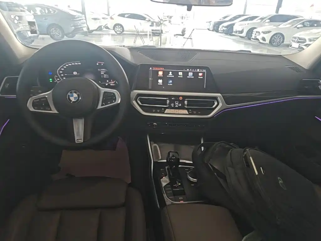 BMW 3 Series 2019 — фото 10