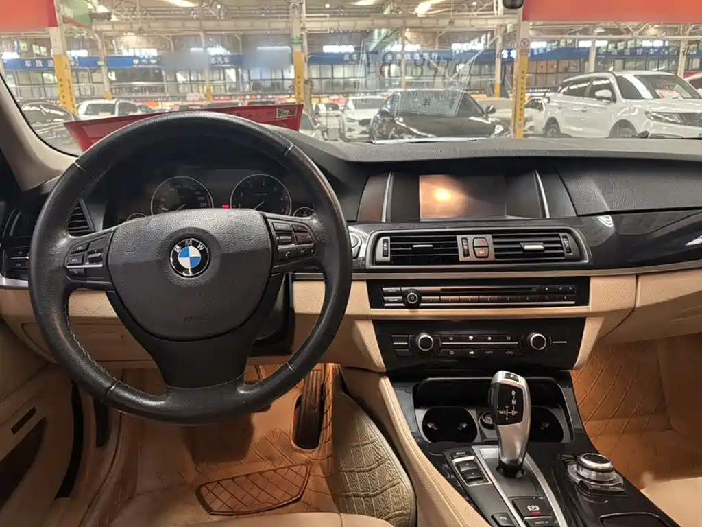 BMW 5 Series 2016 — фото 8