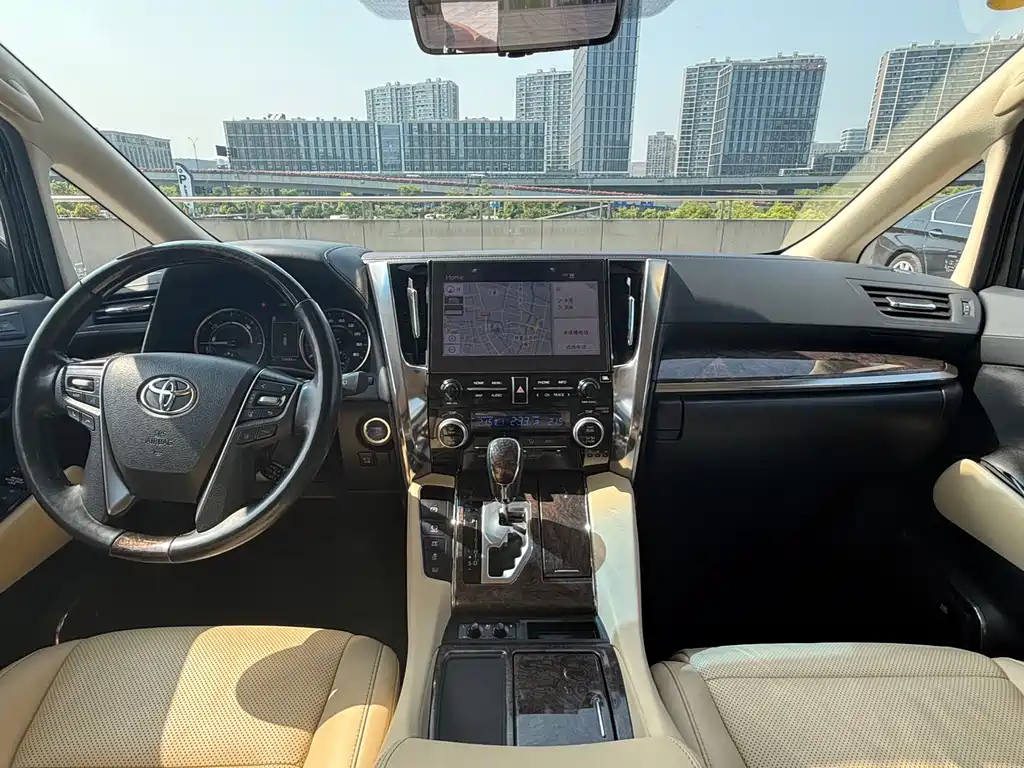 Toyota Vellfire 2022 — фото 11