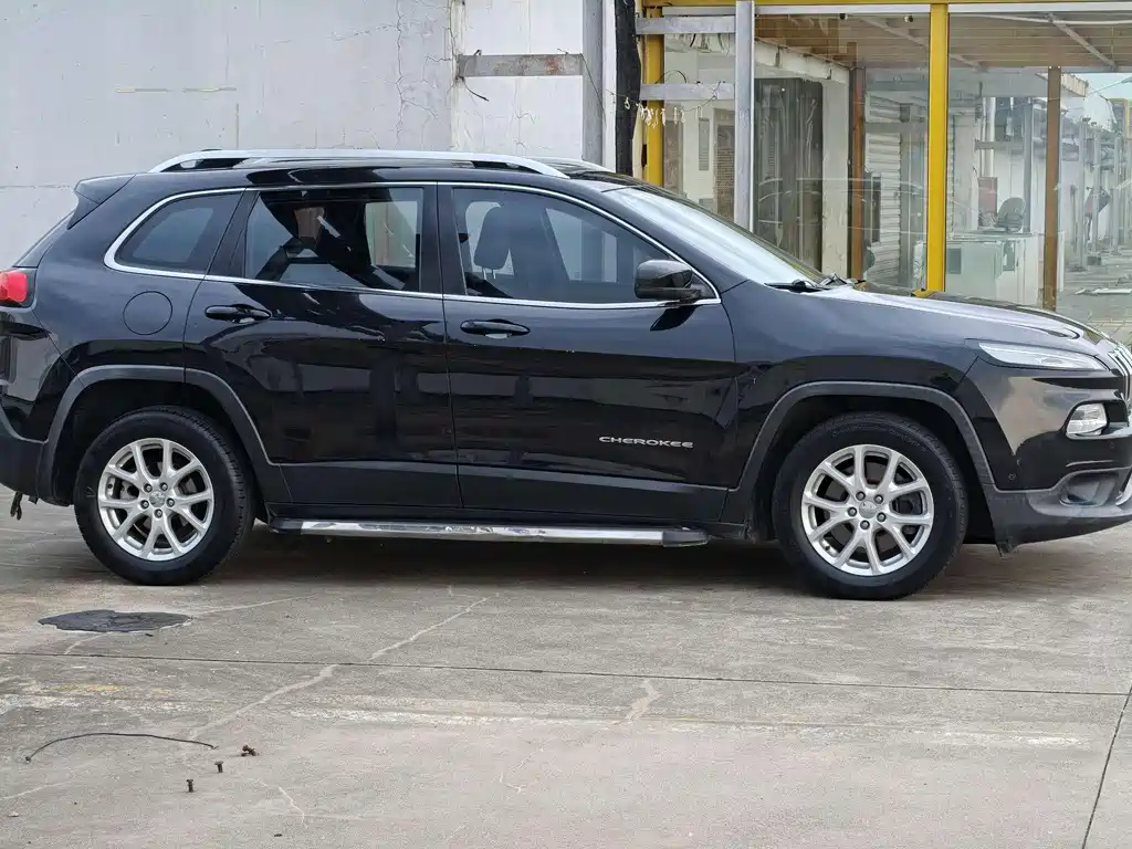 Jeep Cherokee 2016 — фото 6