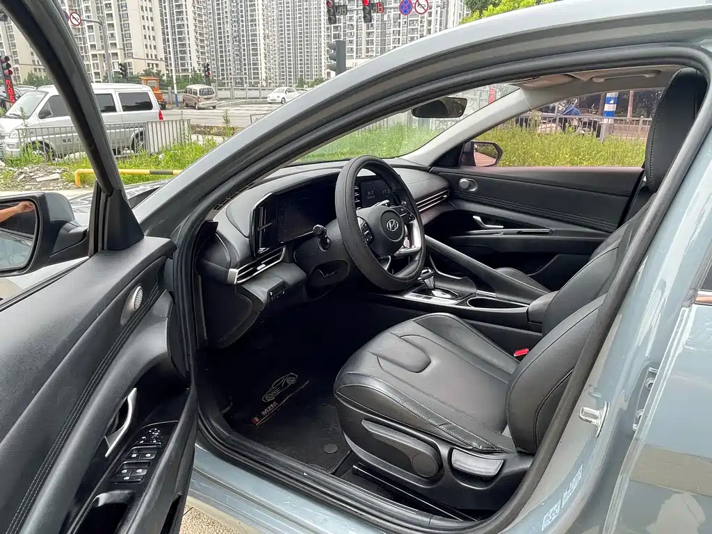 Hyundai Elantra 2020 — фото 17