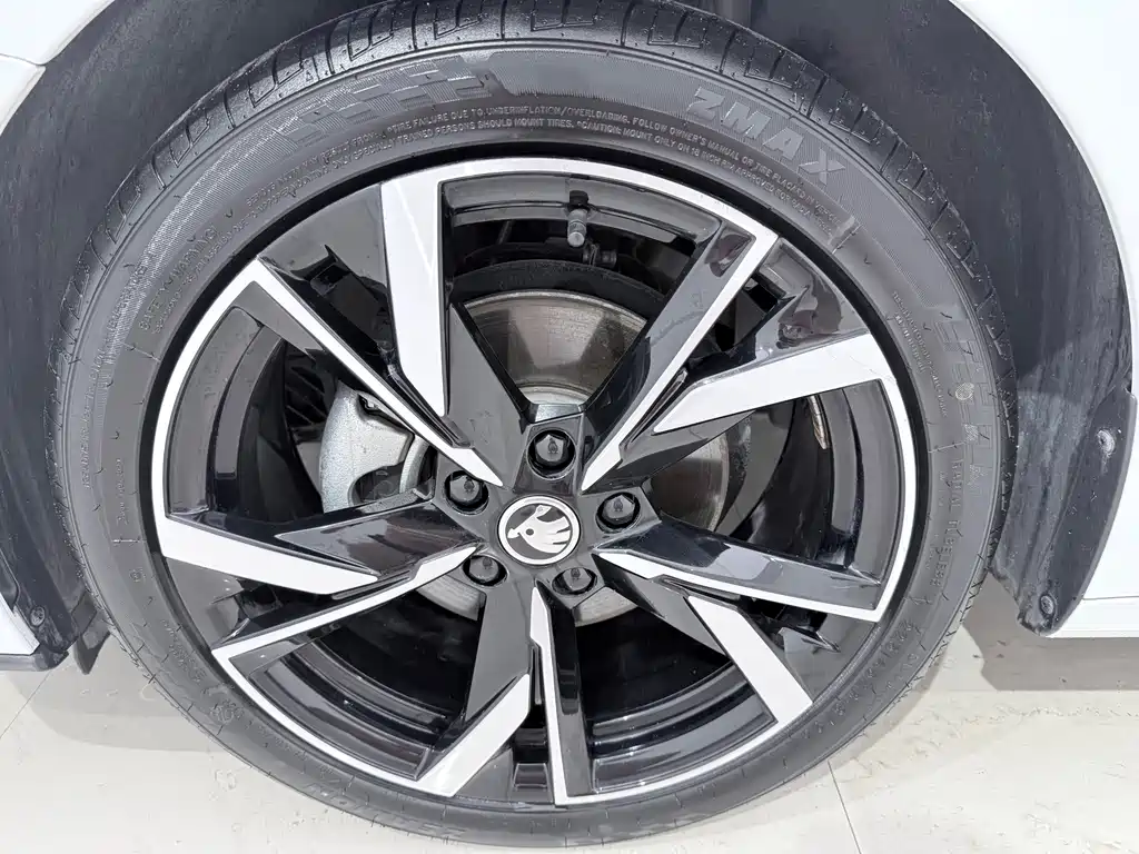 Skoda Octavia 2024 — фото 16