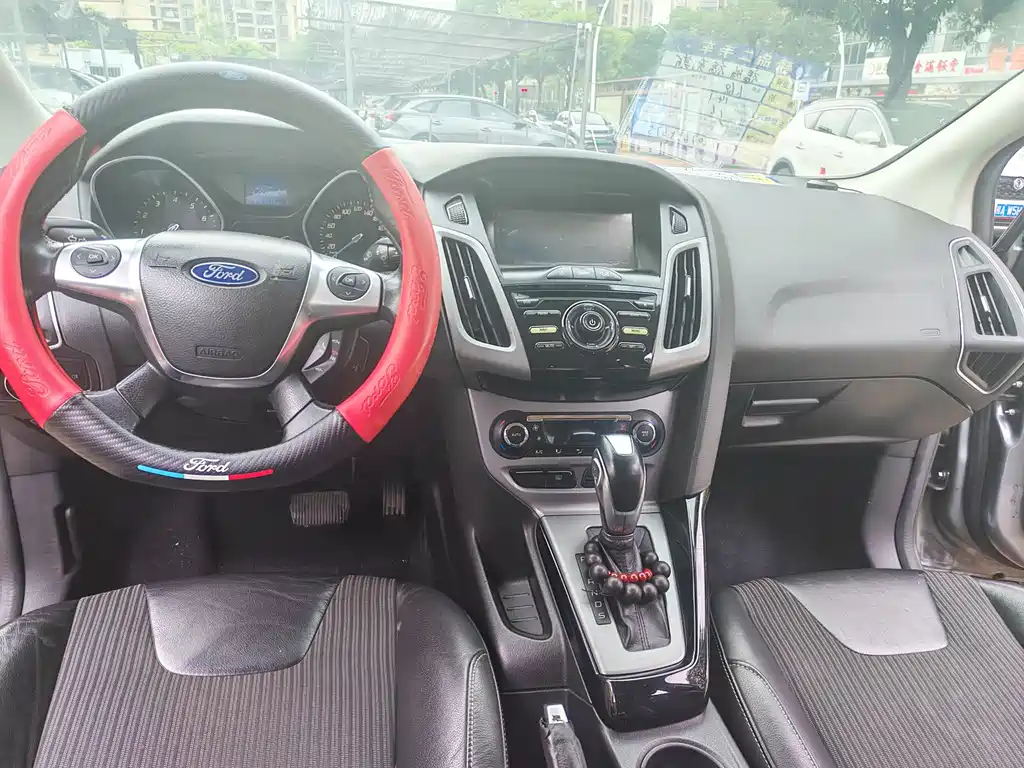Ford Focus 2014 — фото 10