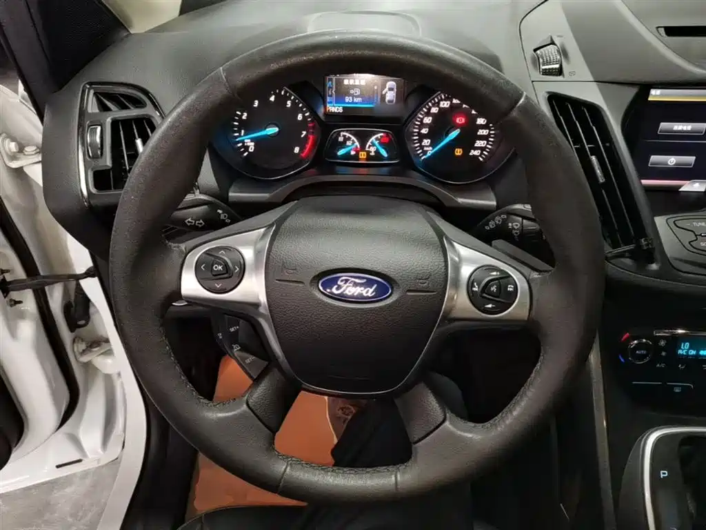 Ford Kuga 2015 — фото 11
