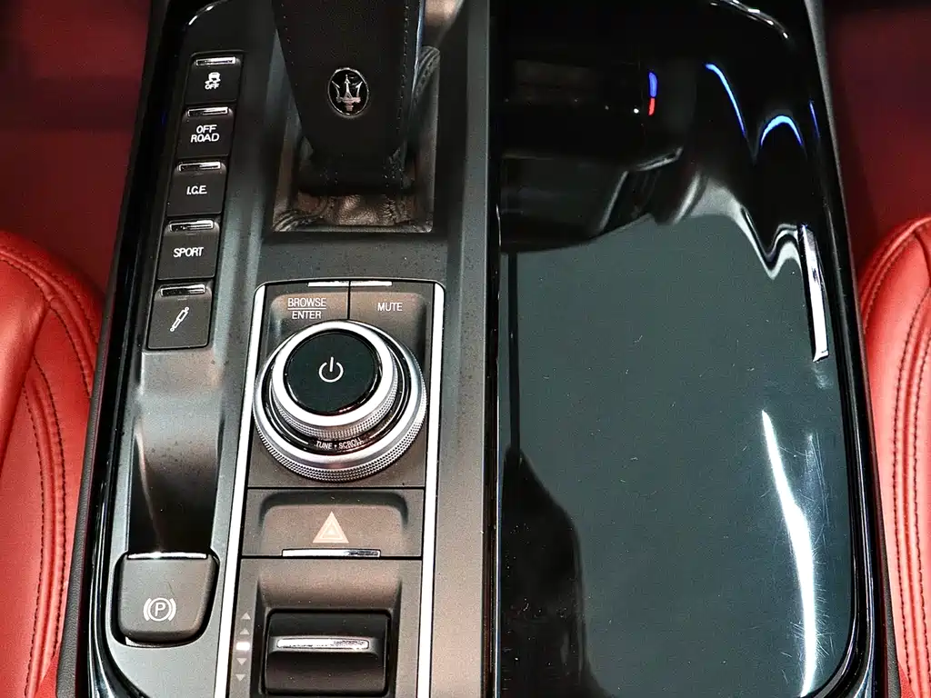 Maserati Levante 2021 — фото 21