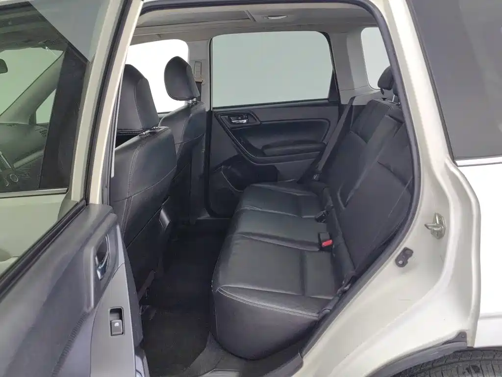 Subaru Forester 2015 — фото 15