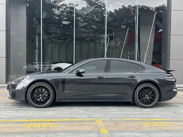 Porsche Panamera 2022