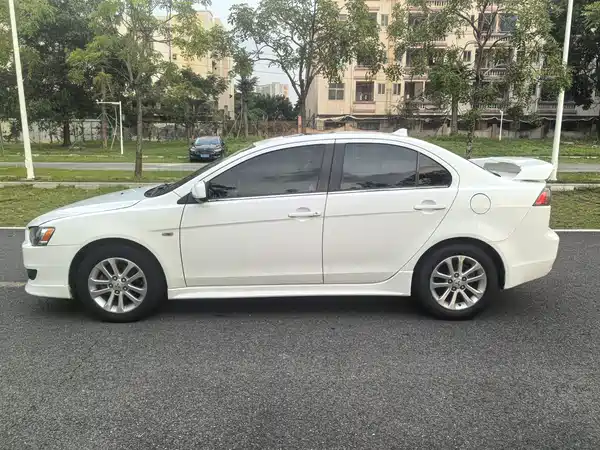 Mitsubishi Lancer EX 2012