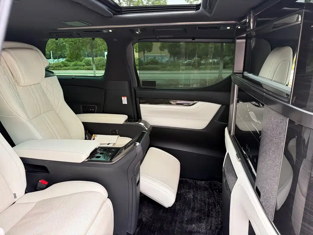 Lexus LM 2021 — фото 15