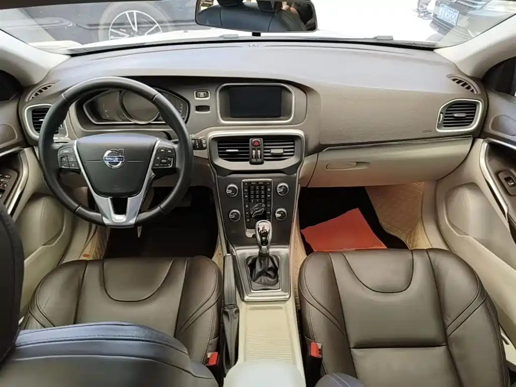 Volvo V40 2016 — фото 10