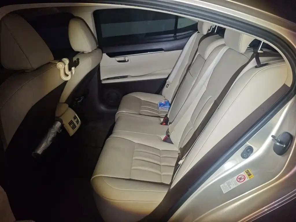 Lexus ES 2015 — фото 15