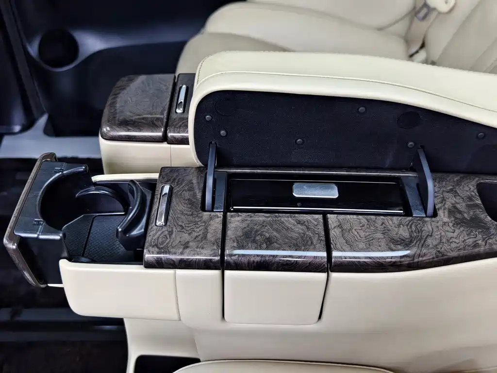 Toyota Alphard 2019 — фото 19