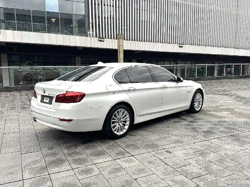 BMW 5 Series 2015 — фото 9
