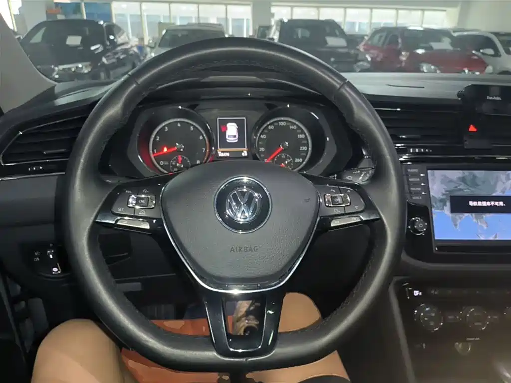 Volkswagen Tiguan L 2018 — фото 11