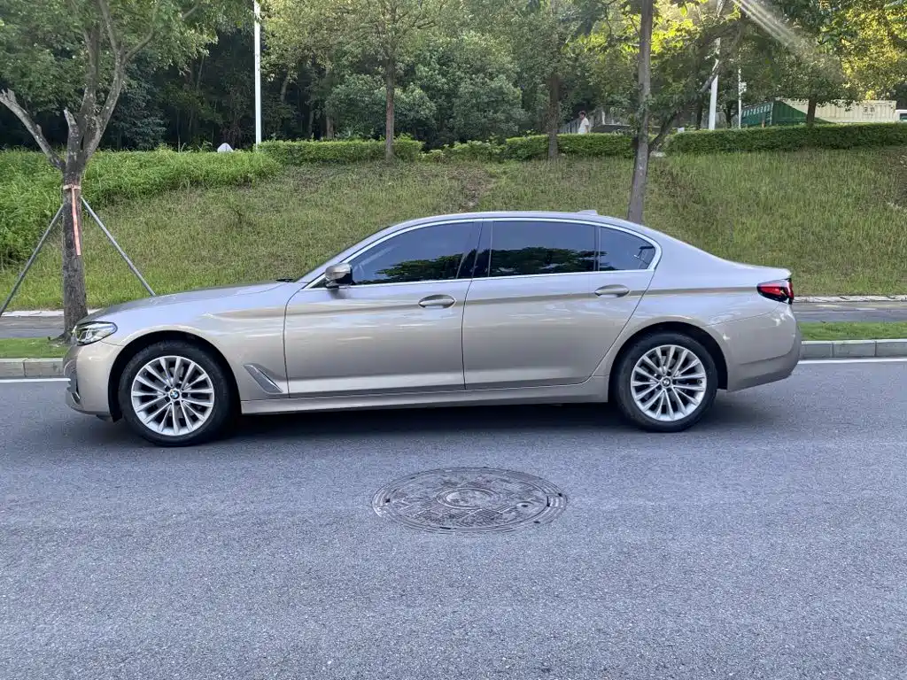 BMW 5 Series 2023 — фото 15