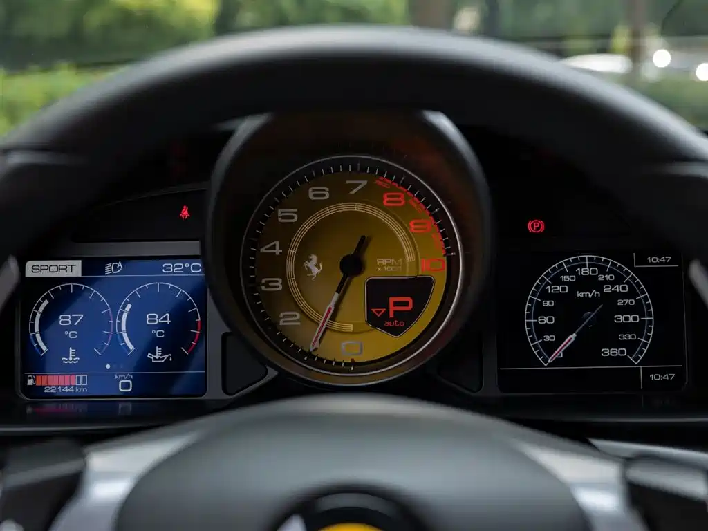 Ferrari GTC4Lusso 2019 — фото 12