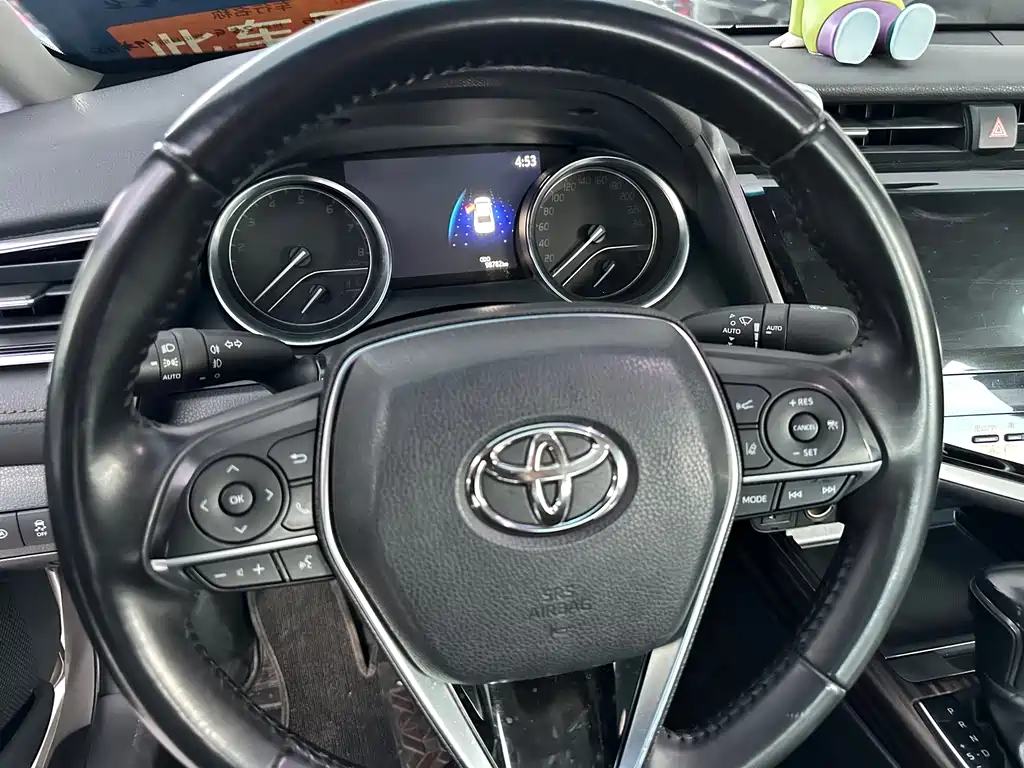 Toyota Camry 2019 — фото 10
