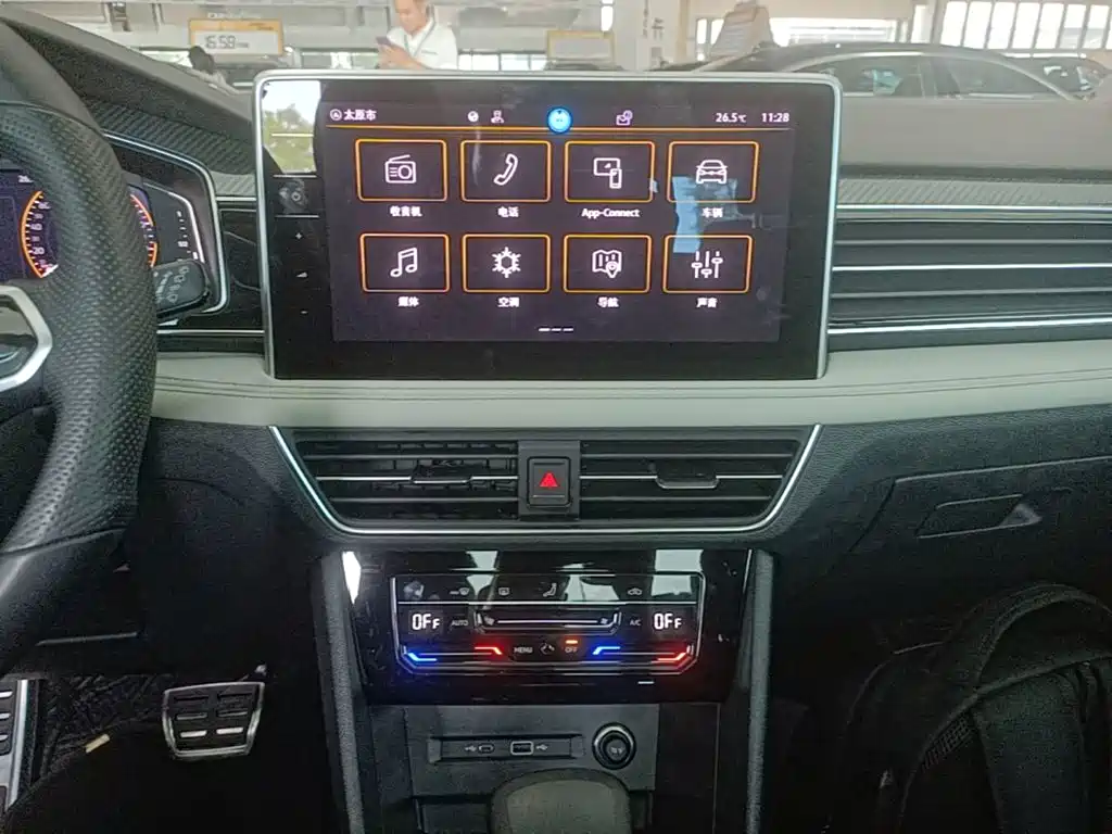 Volkswagen Tiguan L 2023 — фото 13