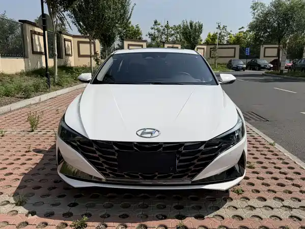 Hyundai Elantra 2022