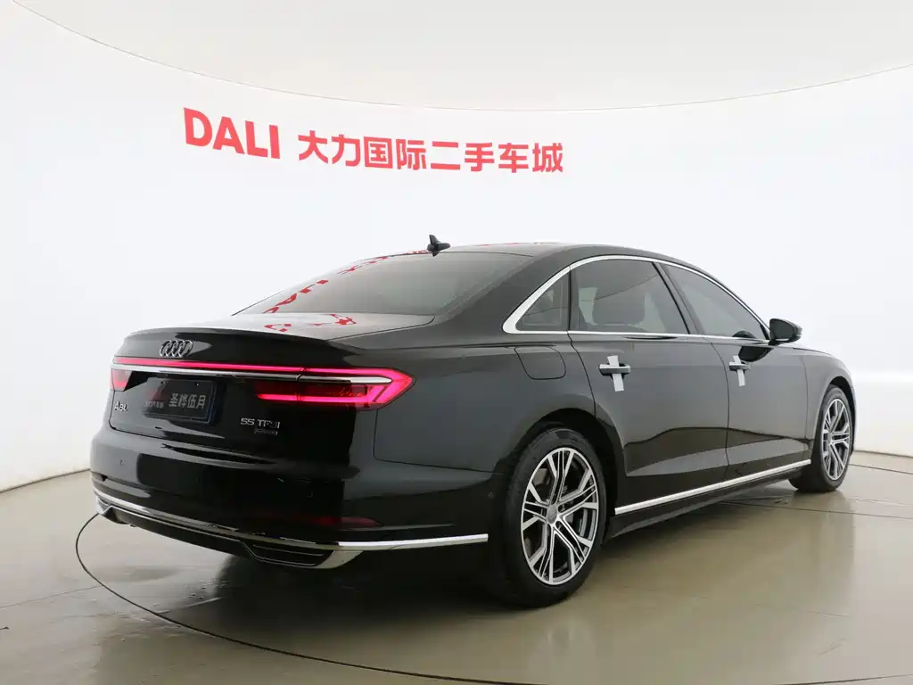 Audi A8 2019 — фото 12