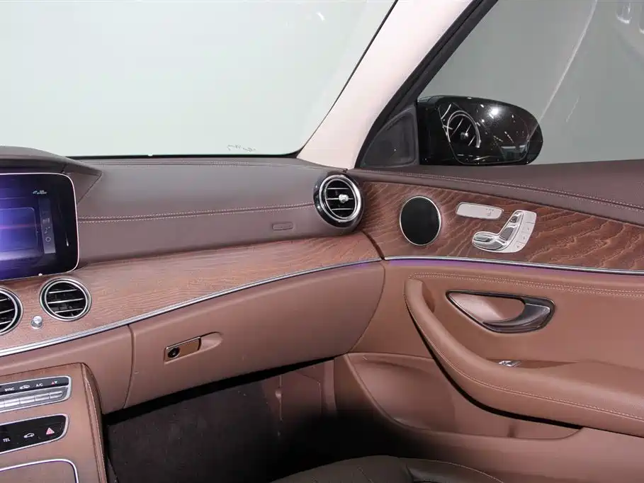 Mercedes-Benz E-Class 2020 — фото 27