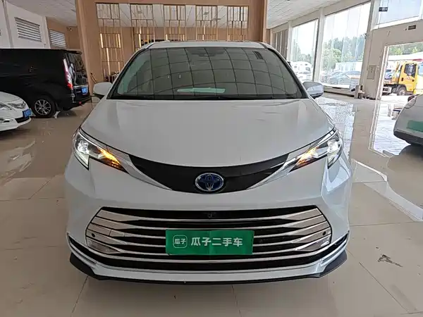 Toyota Sienna 2024