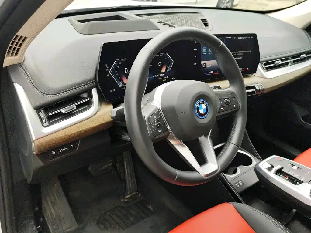 BMW iX1 2025 — фото 15