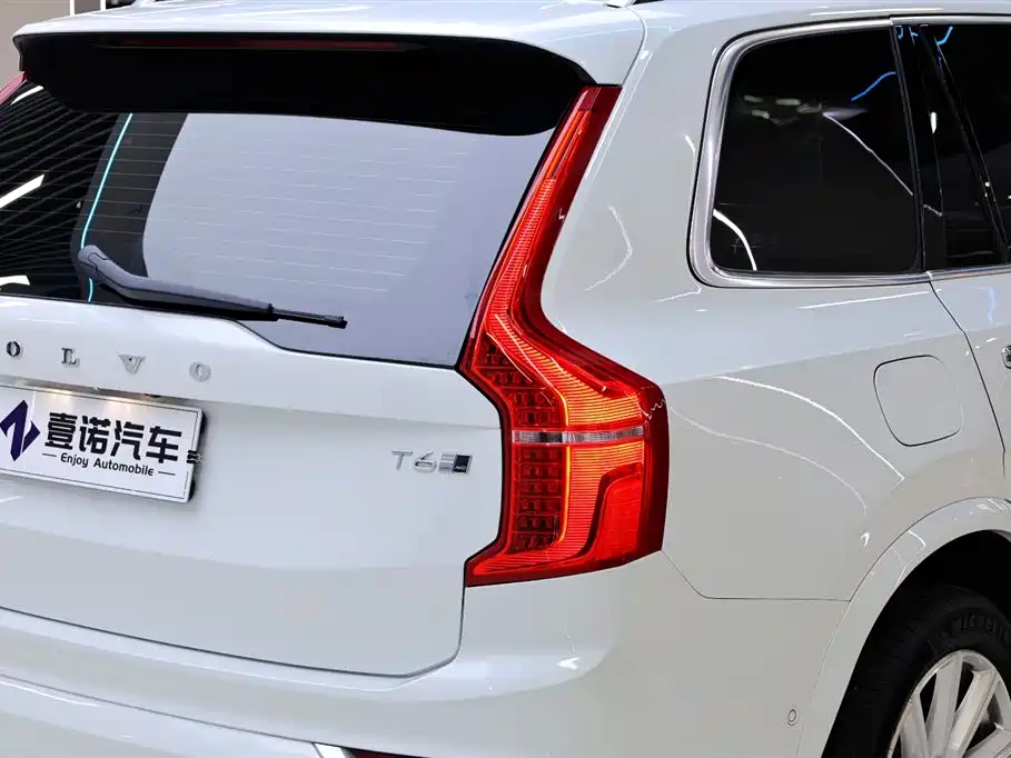 Volvo XC90 2018 — фото 16