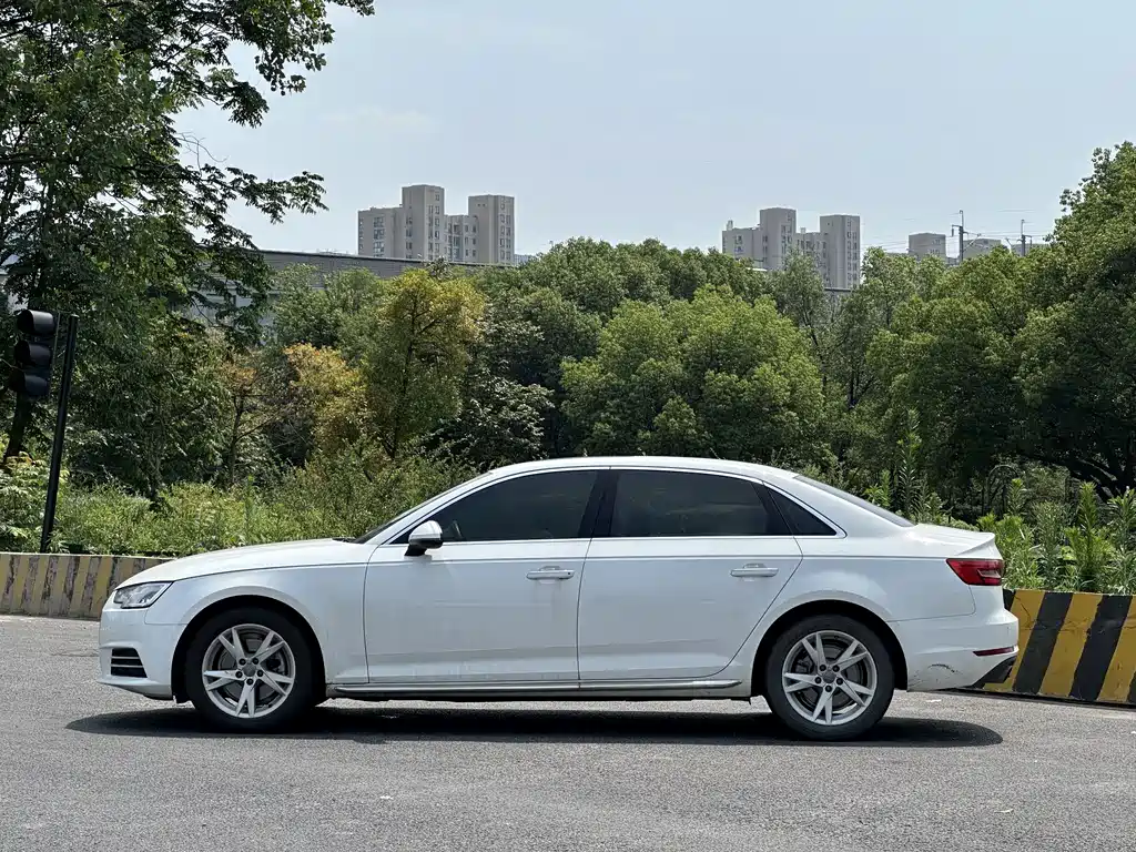Audi A4L 2017