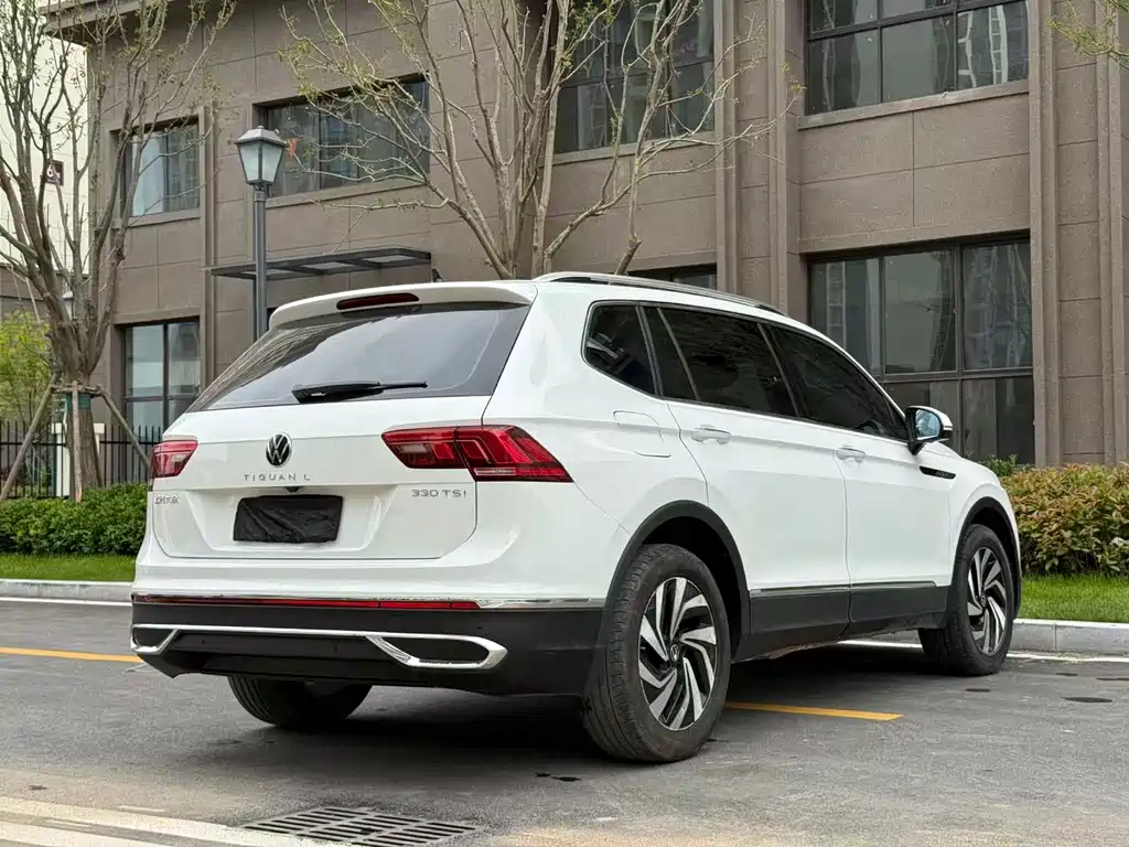 Volkswagen Tiguan L 2023 — фото 9