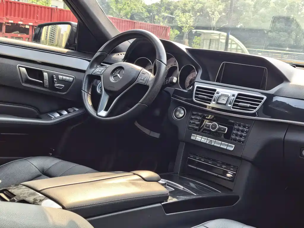 Mercedes-Benz E-Class 2015 — фото 10