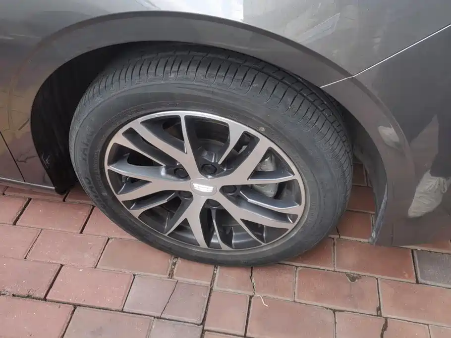 Geely Emgrand 2022