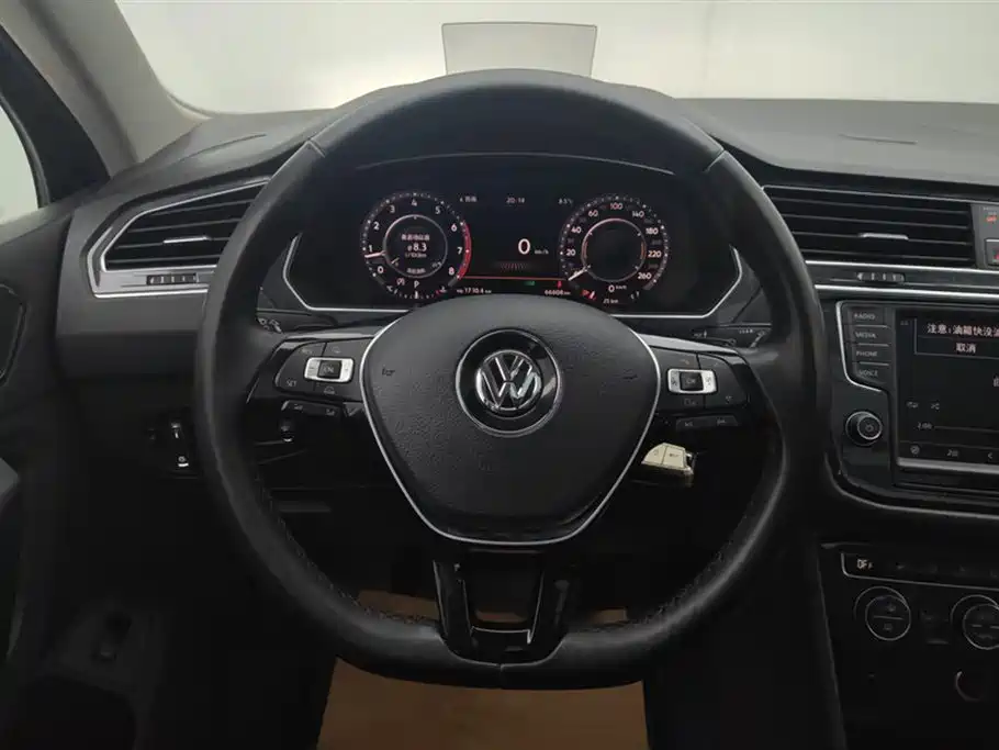Volkswagen Tiguan 2017 — фото 15