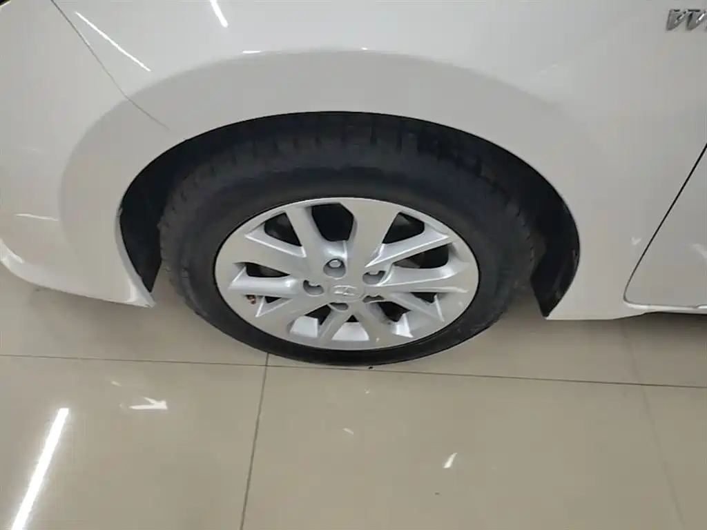 Toyota Corolla 2015 — фото 23